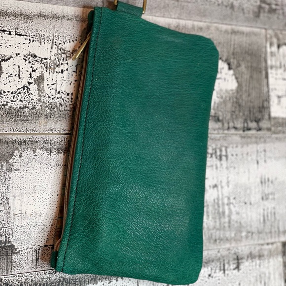 Wristlet green and metallic gold embossed roses and crocodile print design - Picture 7 of 12